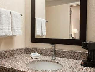 Super 8 By Wyndham Rahway/newark Hotel 2*